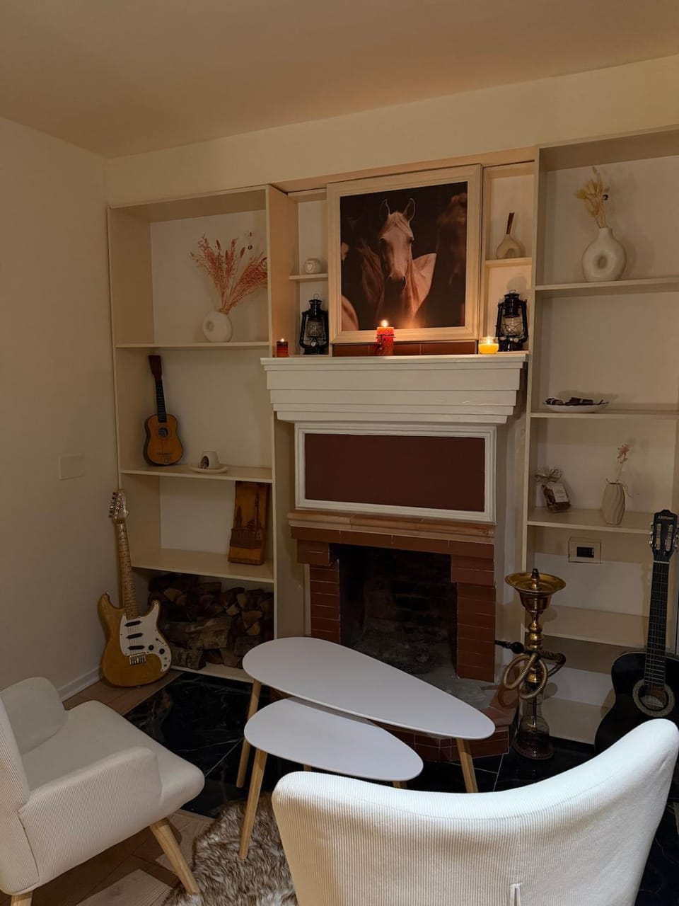 Seating area, fireplace
