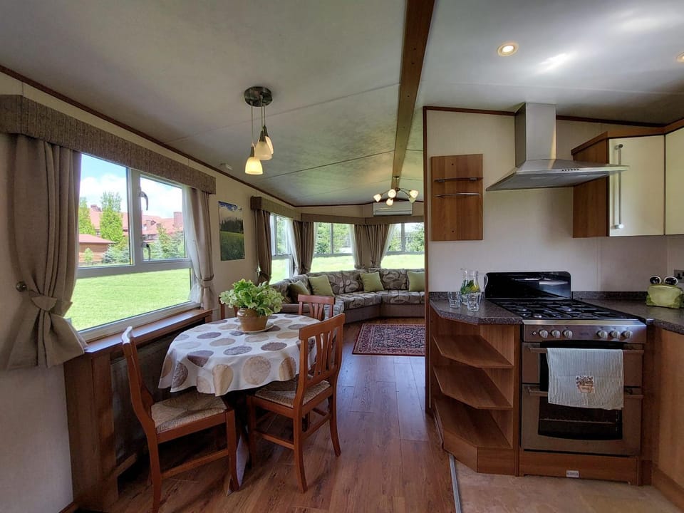 Kitchen or kitchenette, Living room, Seating area