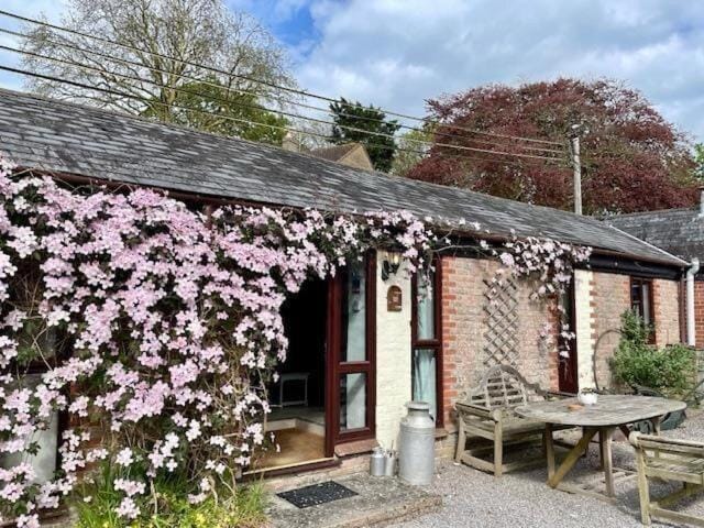 Dairy Barn, Berehayes Farm with seasonal pool and jacuzzi House in West Dorset District