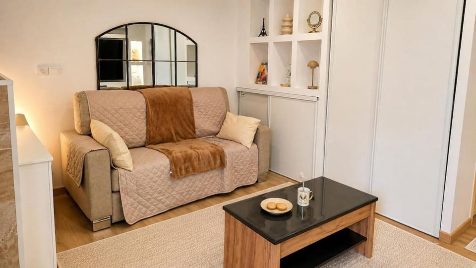 La Demeure du Taureau T1 Studio cosy, Clim,Wifi, Castillet 15 min, parking facile Apartment in Perpignan
