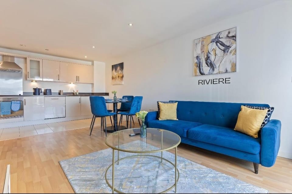 Living room, Seating area, Dining area, stove