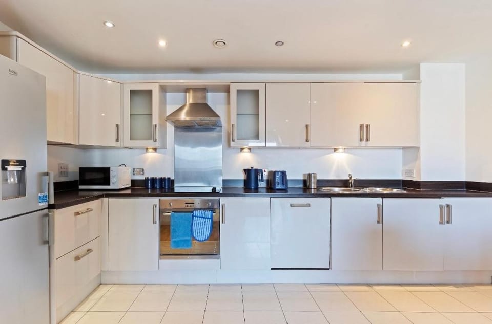 Coffee/tea facilities, Kitchen or kitchenette, oven, stove, toaster