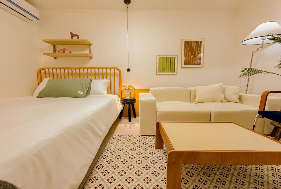 Bed, Photo of the whole room, Bedroom, air conditioner