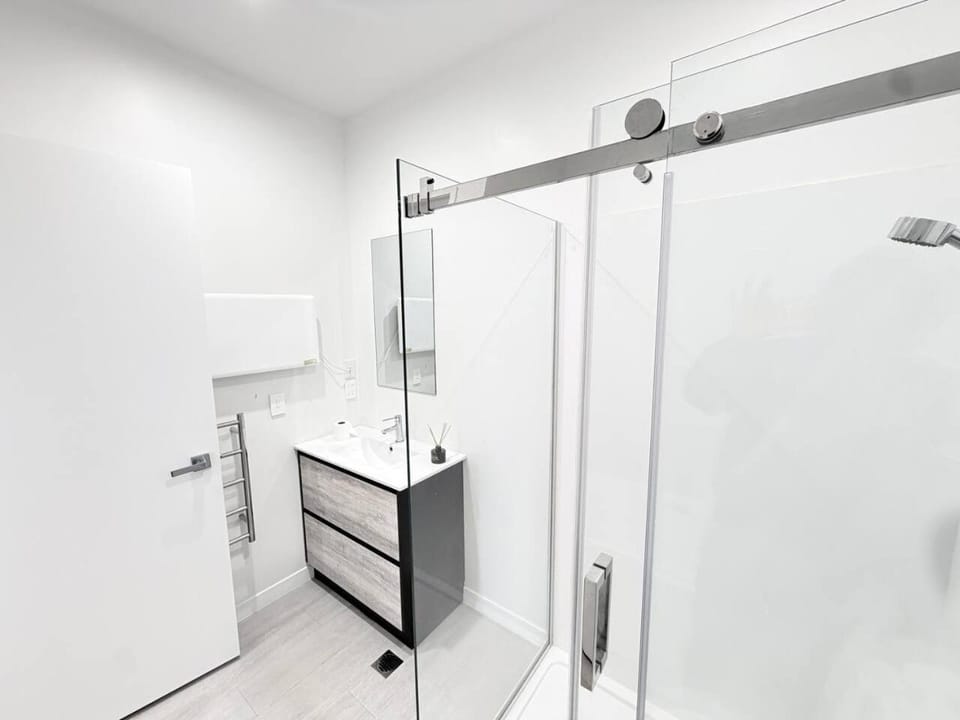 Modern Pakuranga Home | 3BR Near Mall & School House in Auckland