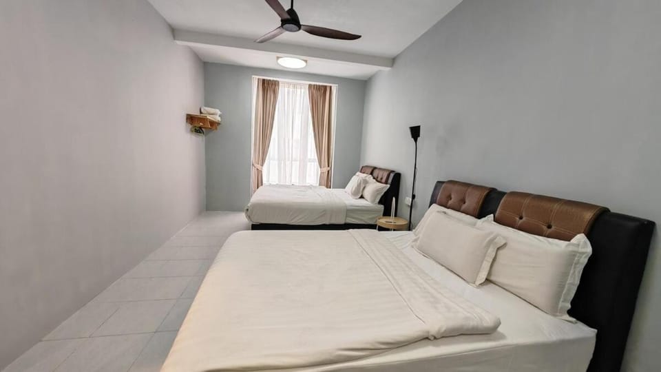 W302WarmStay at at EmeraldAvenueBrinchang 11Pax3BR2PWiFiGames Apartment in Brinchang