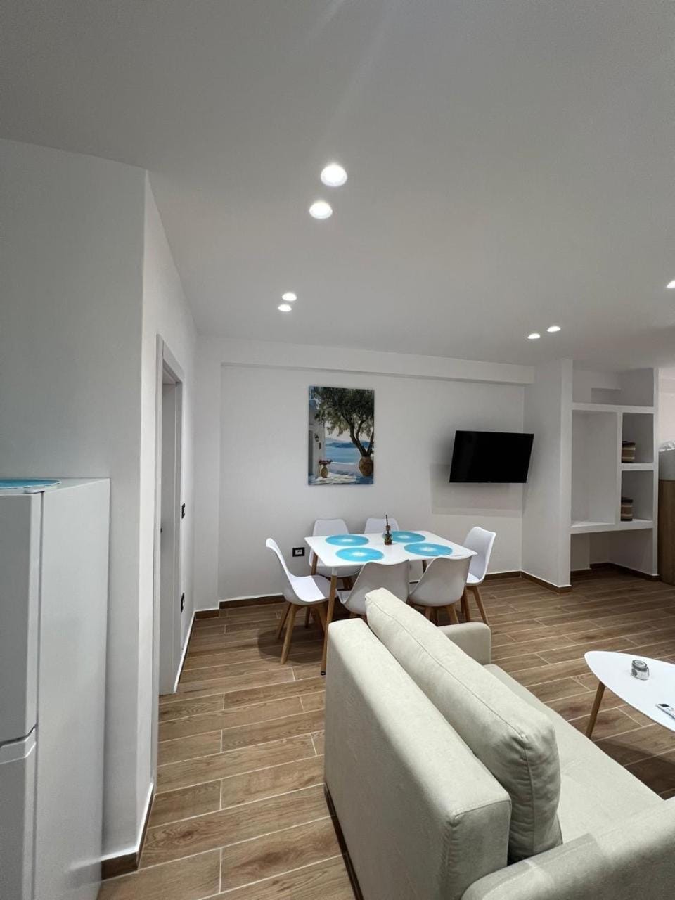 Communal lounge/ TV room, TV and multimedia, Kitchen or kitchenette, Living room, Seating area, Dining area