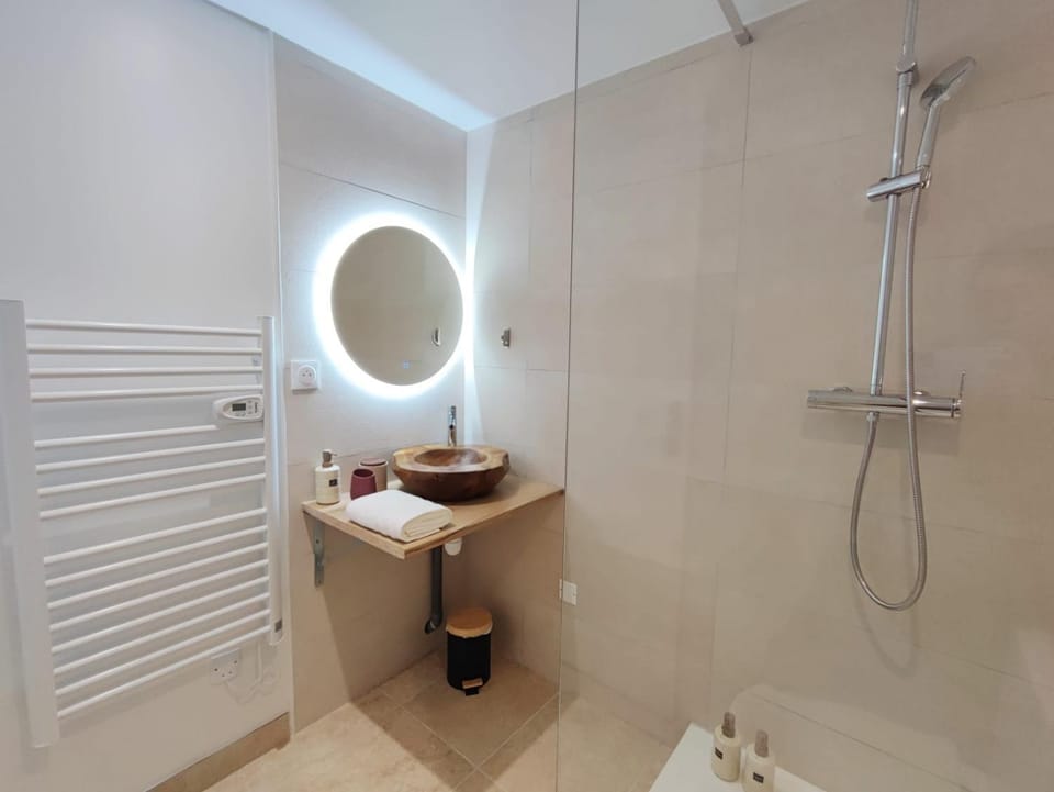 La Suite Bohème Émeraude Apartment in Normandy