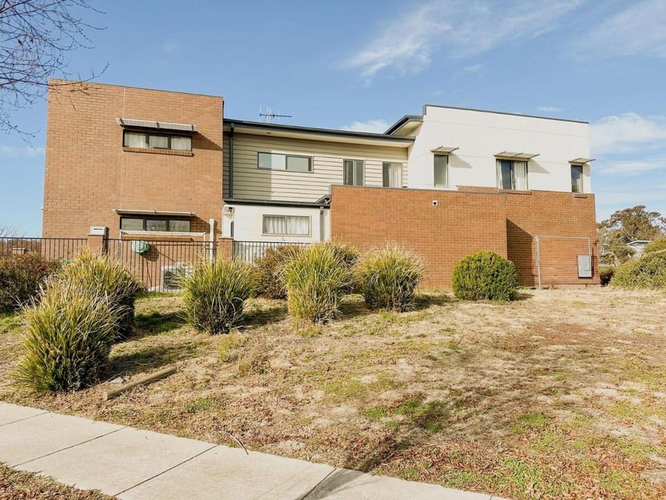 Cozy studio, Pet free, Budget friendly Canberra Apartment in Canberra