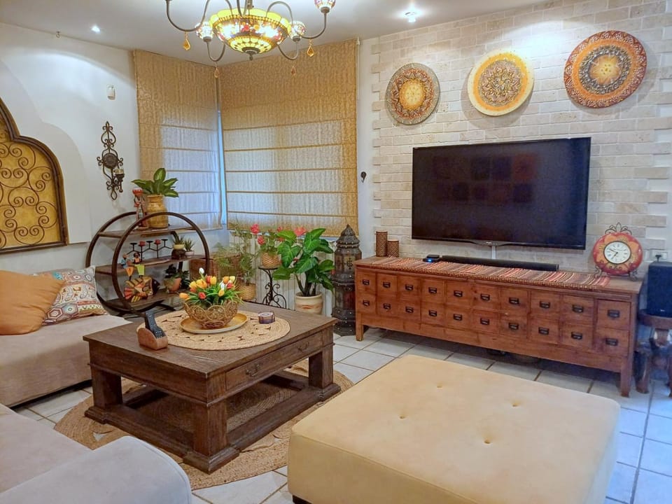 Communal lounge/ TV room, TV and multimedia, Living room, Seating area