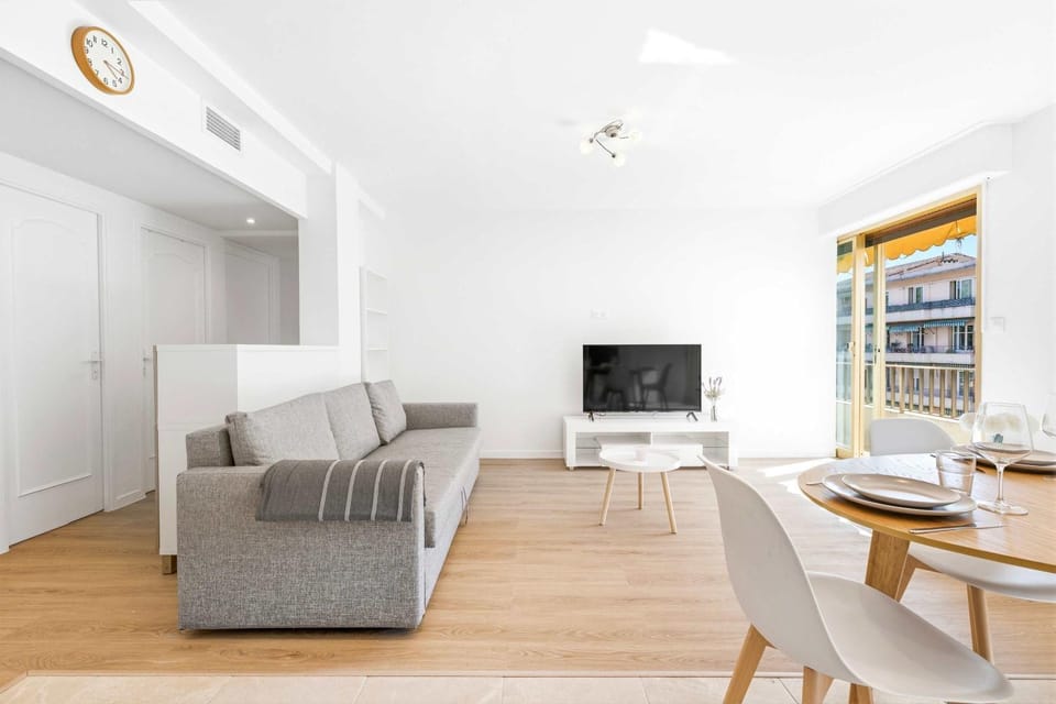 TV and multimedia, Living room, Dining area