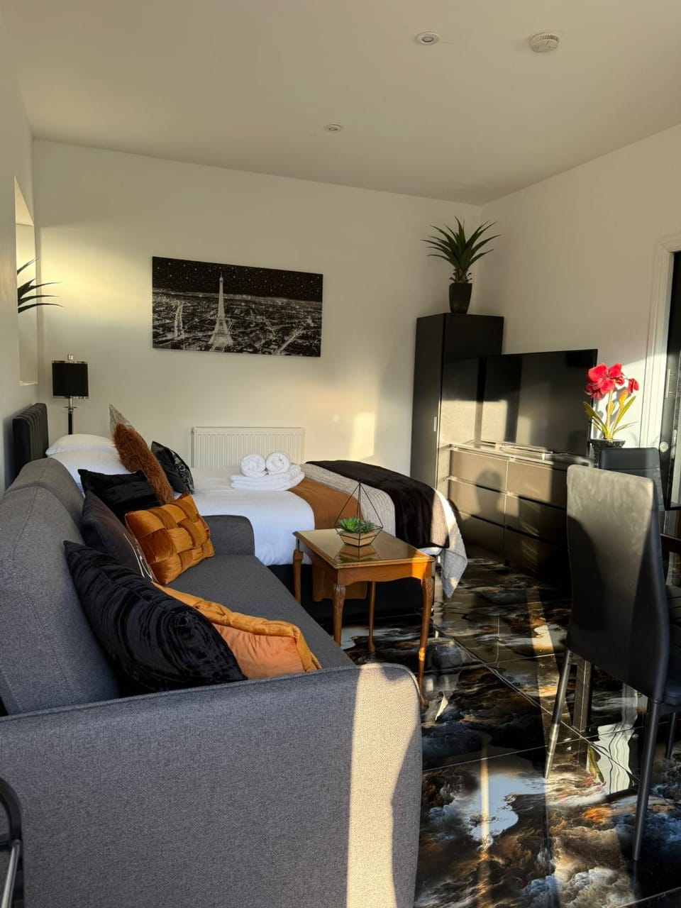 Studio G - Newly renovated private 1 bed studio near Trent Bridge Cricket Ground and National Water Sports Centre Apartment in Nottingham