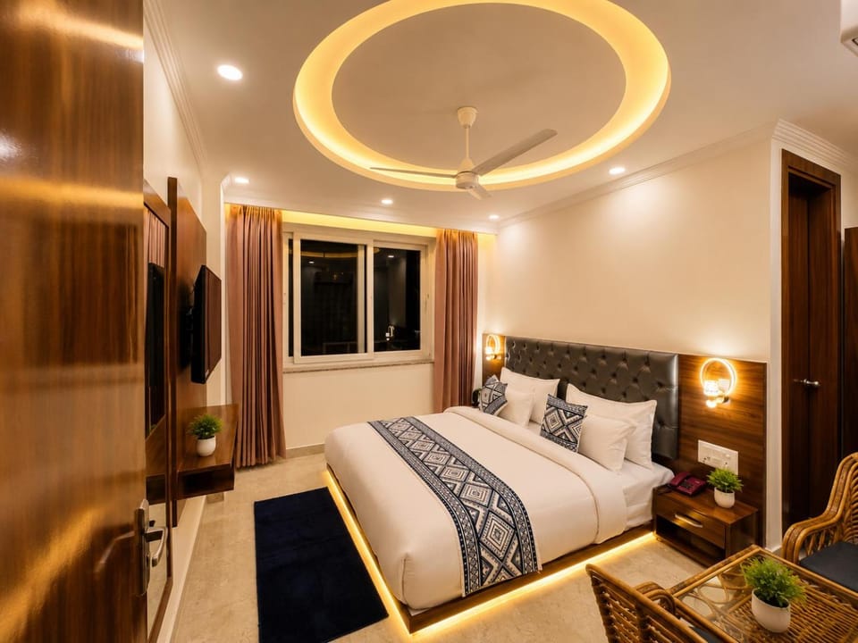 Bed, TV and multimedia, air conditioner