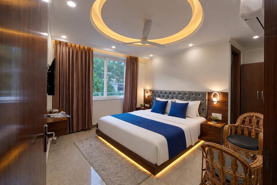 Bed, TV and multimedia, air conditioner
