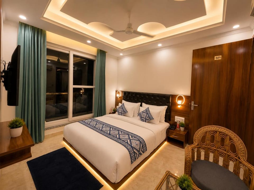 Bed, TV and multimedia, air conditioner