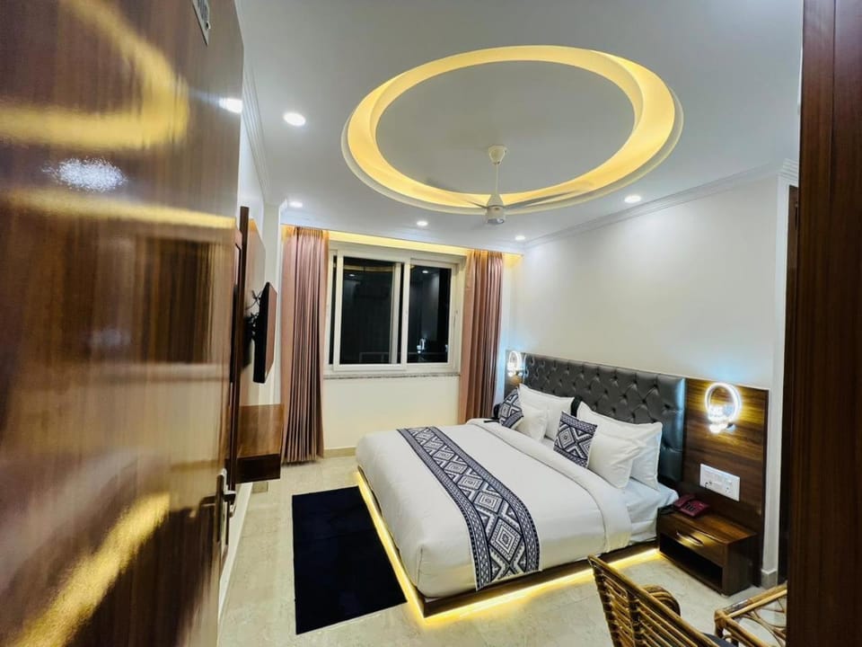 Bed, TV and multimedia, Photo of the whole room