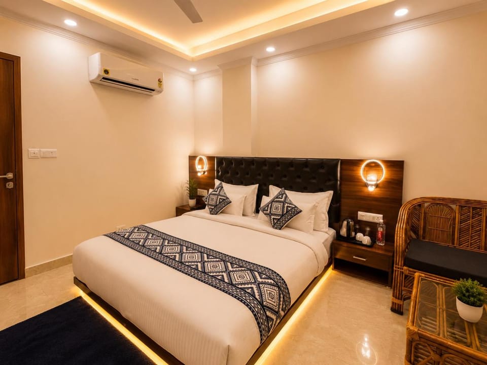 Bed, TV and multimedia, air conditioner