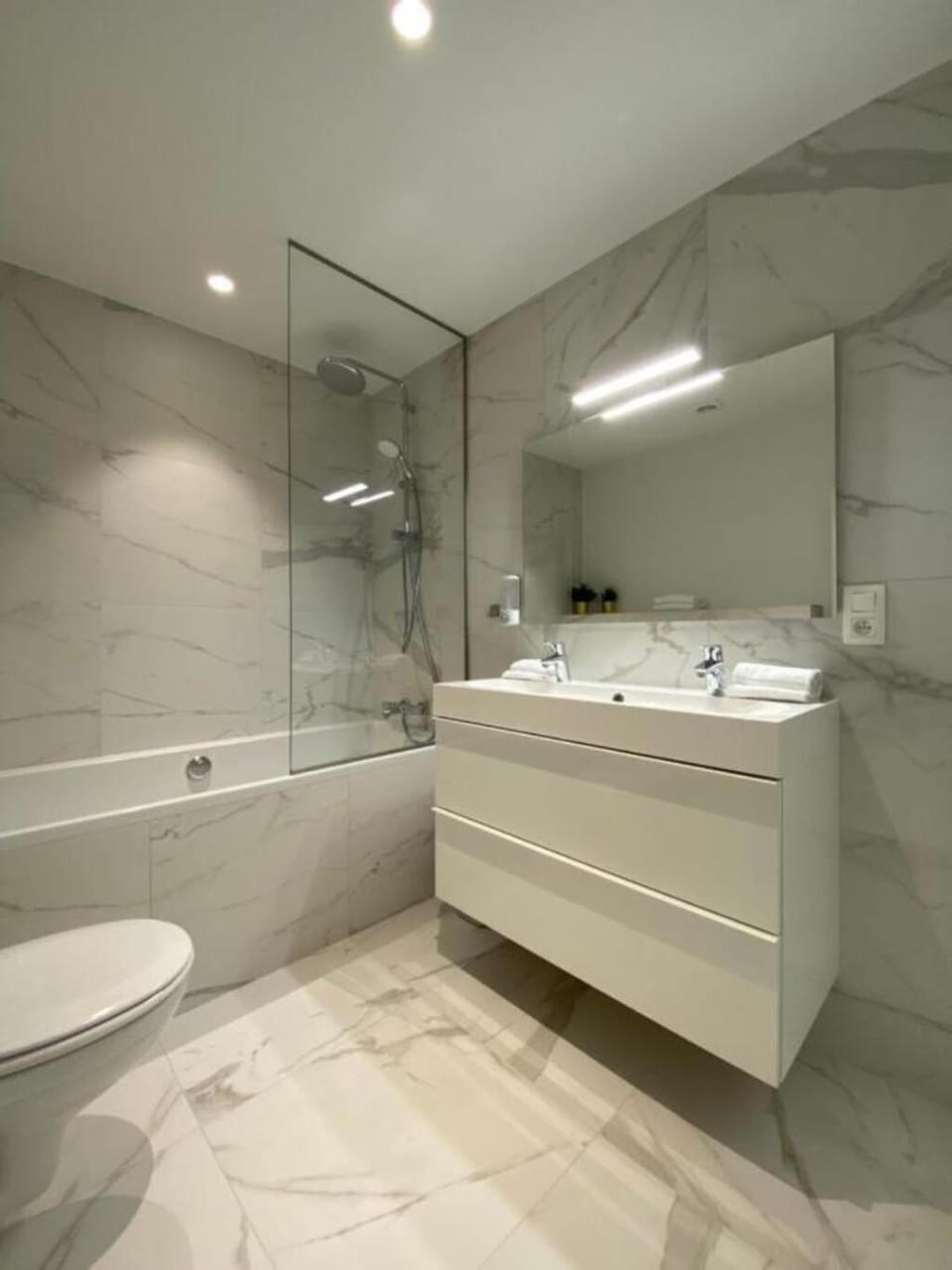 Toilet, Bathroom, Bath