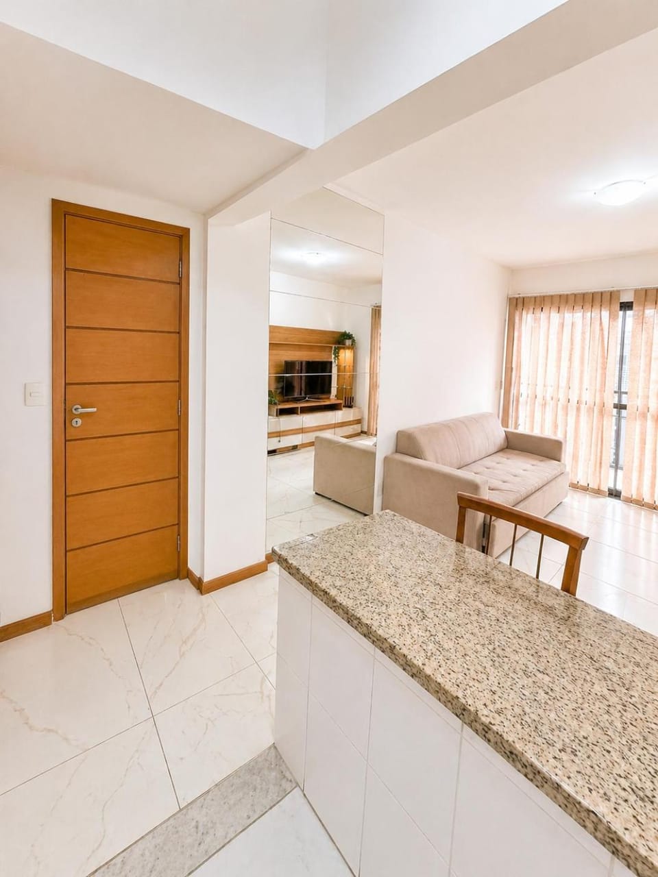 Kitchen or kitchenette, Dining area, minibar, oven, pet friendly