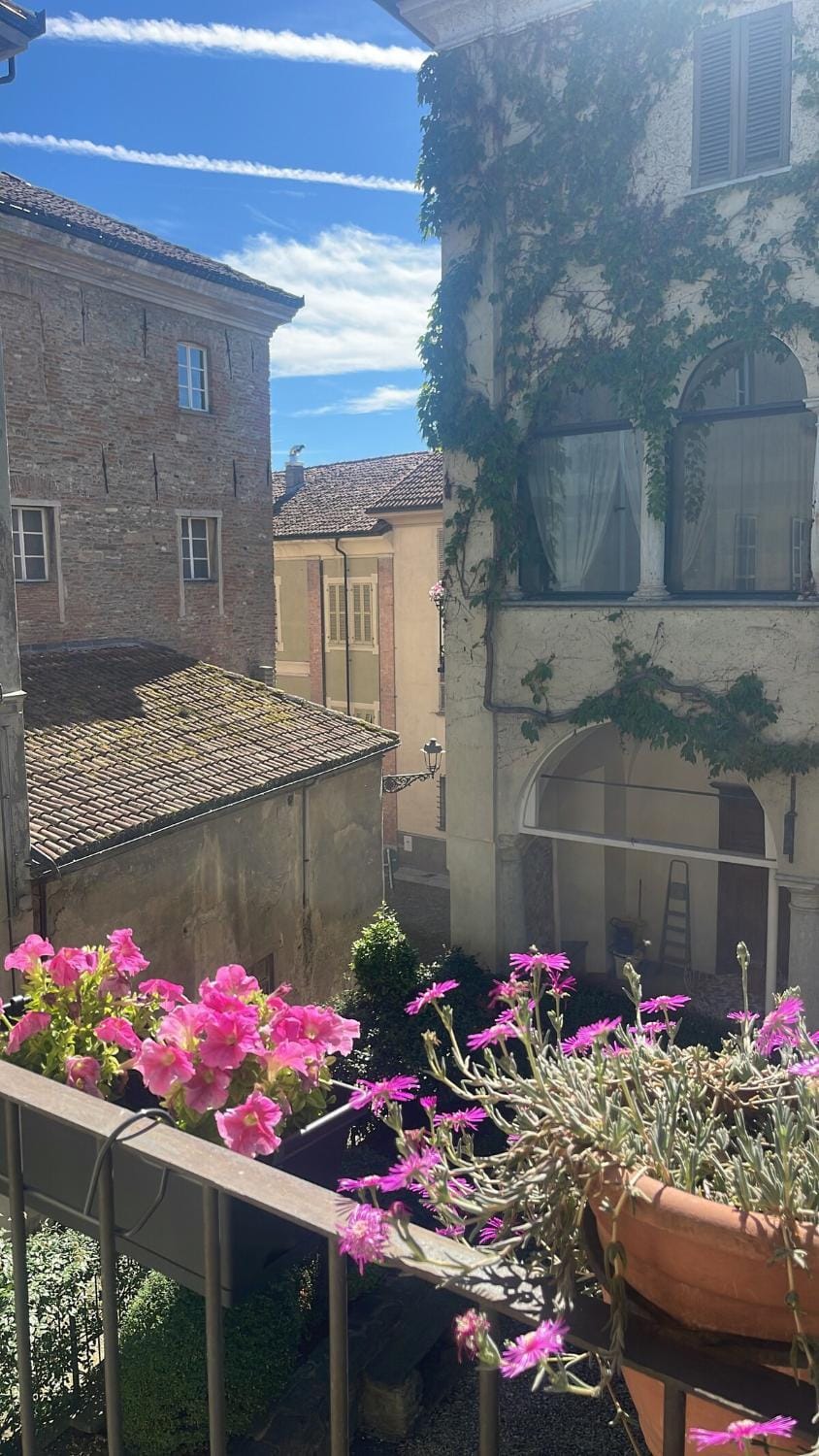 Property building, Garden, Balcony/Terrace, Garden view