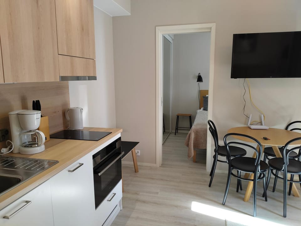 Kitchen or kitchenette, Dining area, stove