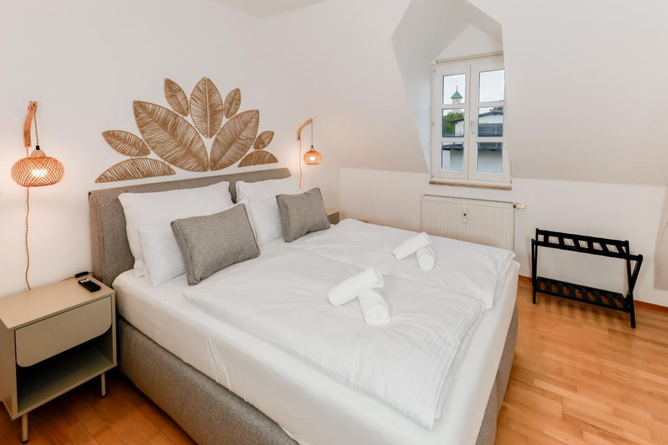 Bedroom, towels, wardrobe