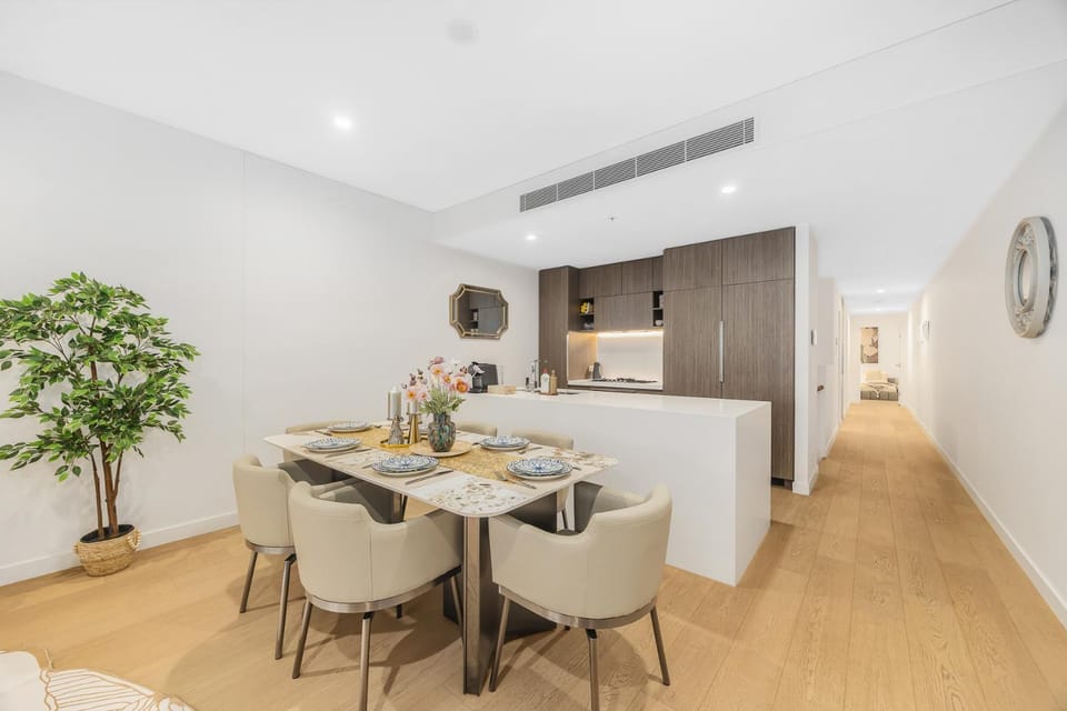 Coffee/tea facilities, Kitchen or kitchenette, Dining area, oven, air conditioner