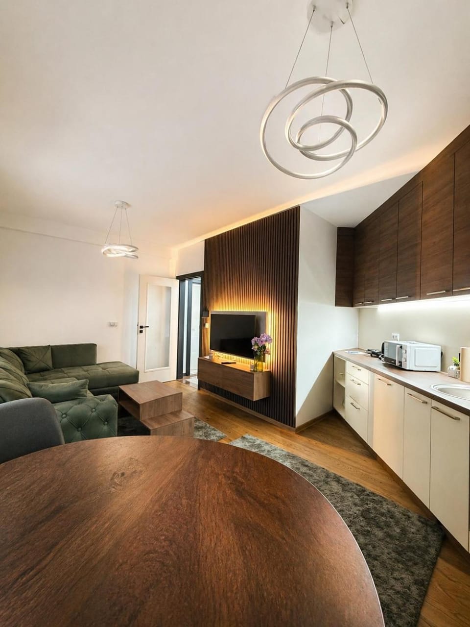 TV and multimedia, Kitchen or kitchenette, Living room, Photo of the whole room, Seating area, stove