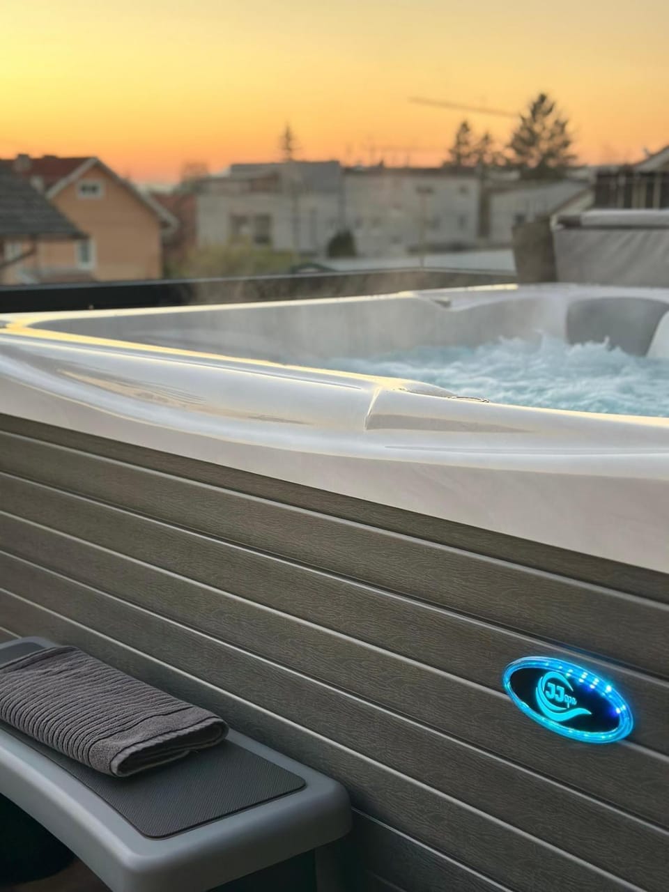 Winter, Summer, Hot Tub, Spa and wellness centre/facilities, Evening entertainment, Entertainment, Sunset, Quiet street view, Inner courtyard view, towels