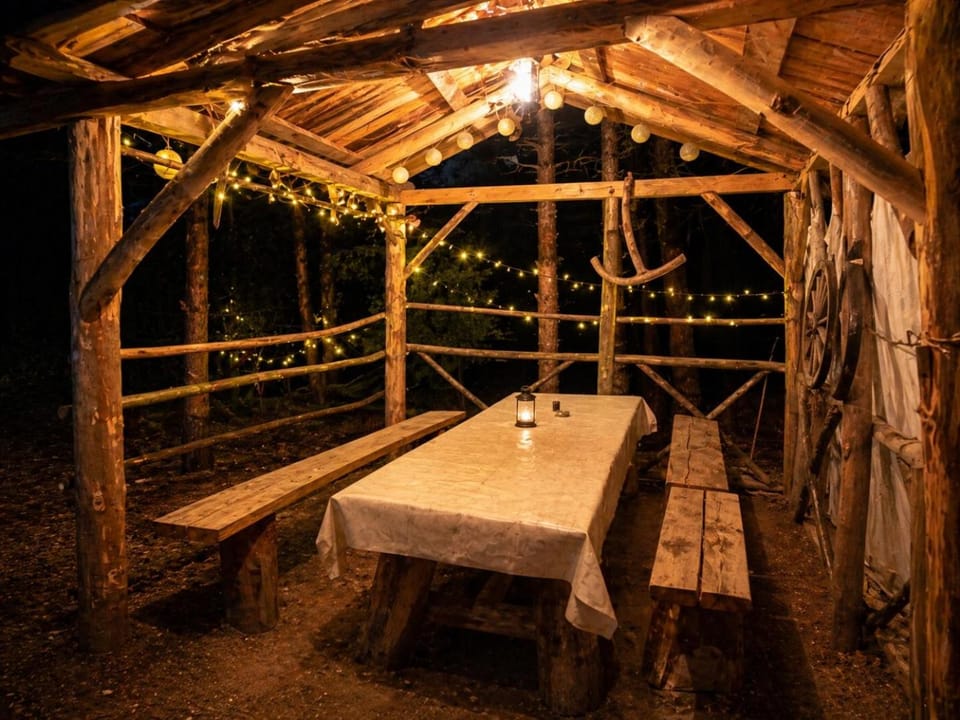 Leśny glamping Wojciechówka balia jacuzzi blisko Sandomierza Luxury tent in Poland