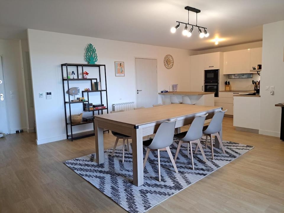 Grand appartement de 90m2 à 200m de la plage Apartment in Lacanau