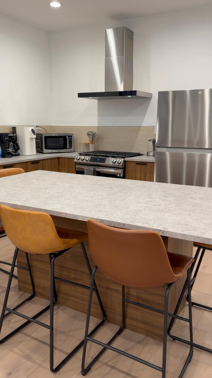 Dining area, kitchen