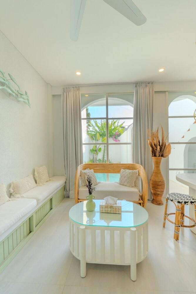 Living room, Seating area