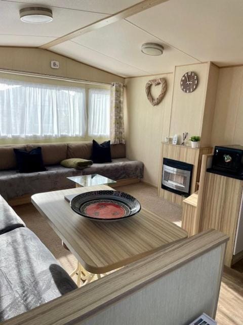 Caravan 7 a modern unit with GCH and DG Chalet in Rother District