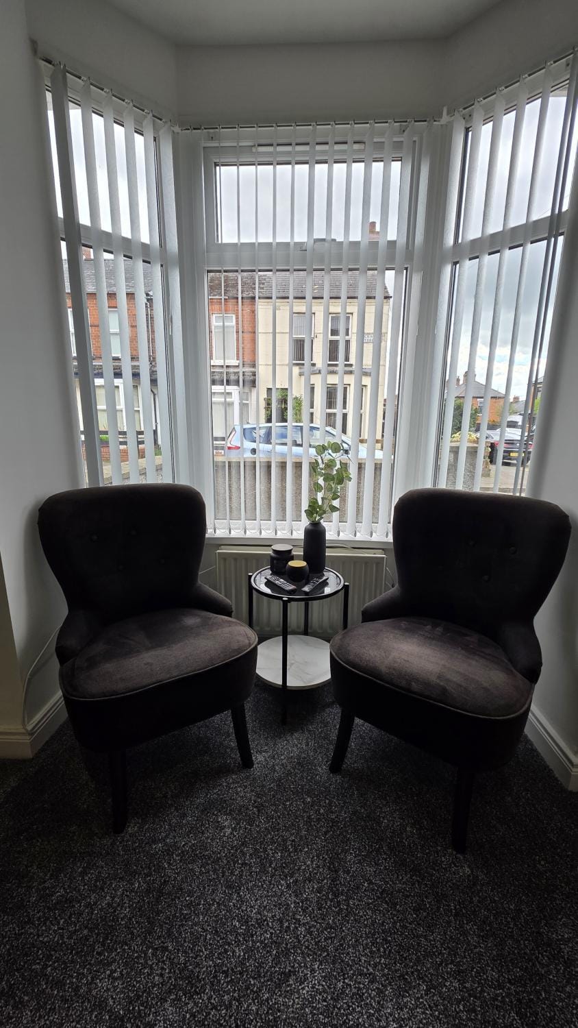 Modern 2BR Belfast Stay Sleeps 4 with Free Parking Apartment in Belfast