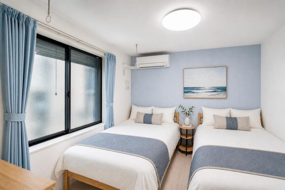 Bed, Photo of the whole room, Bedroom, air conditioner