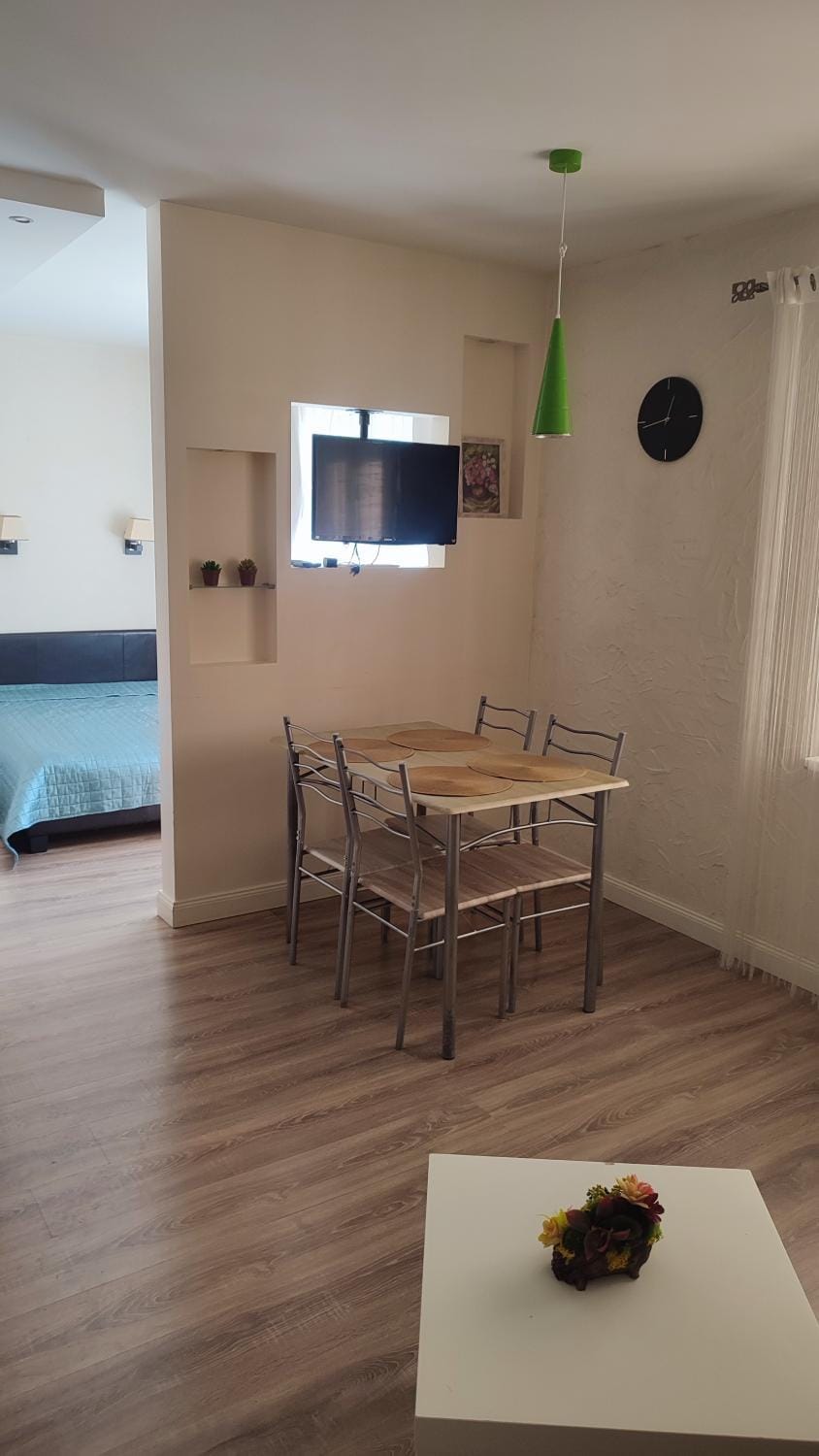 Seating area, Dining area