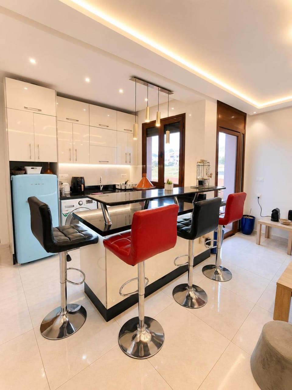 Kitchen or kitchenette, Living room, Seating area