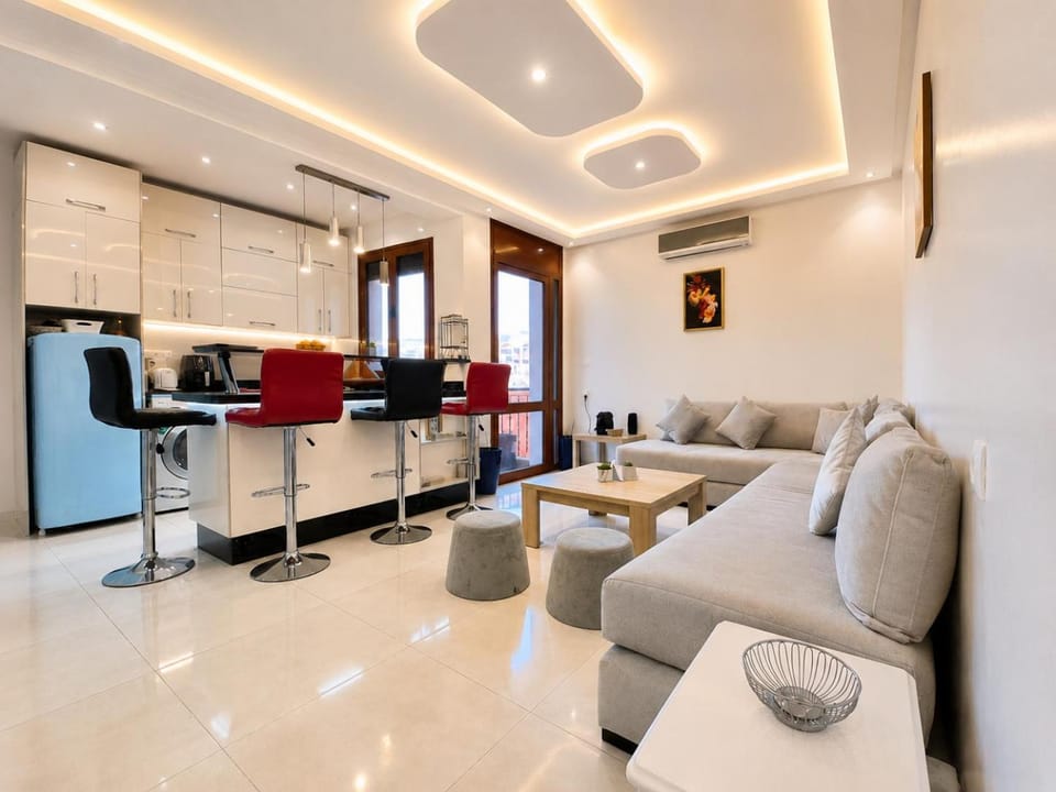 TV and multimedia, Kitchen or kitchenette, Living room, Seating area