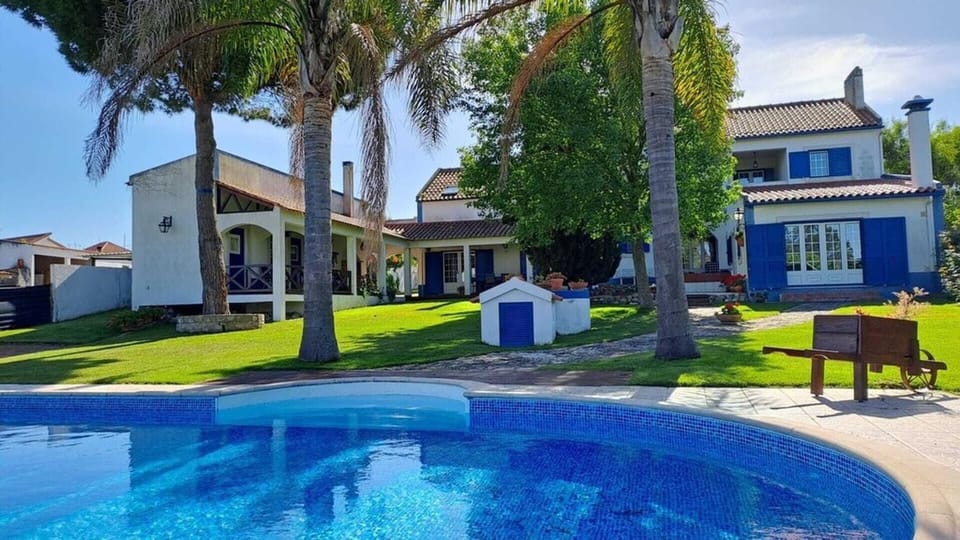 Property building, Patio, Garden, Garden view, Pool view, Swimming pool, sunbed