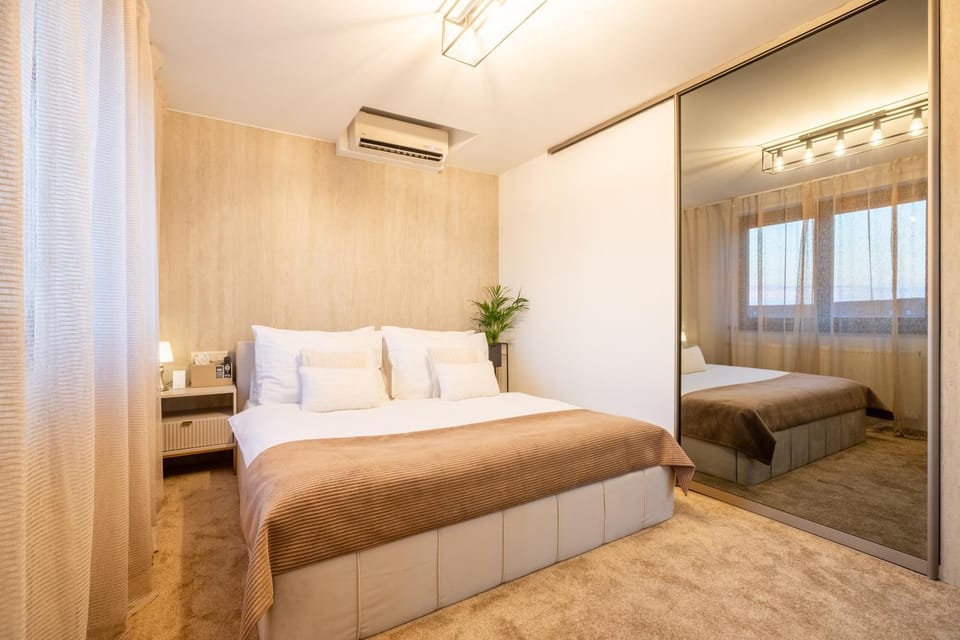 Bed, Photo of the whole room, Bedroom, air conditioner