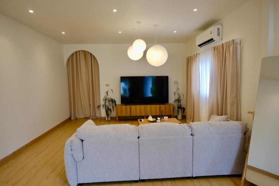 Communal lounge/ TV room, Communal lounge/ TV room, Game Room, TV and multimedia, Living room, Seating area, Evening entertainment, air conditioner