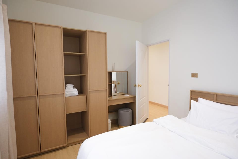 Bed, Photo of the whole room, Bedroom, wardrobe