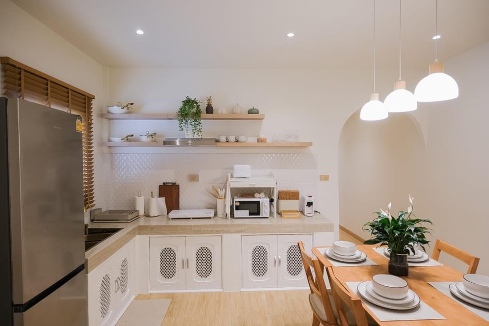Kitchen or kitchenette, Kitchen or kitchenette, Dining area, toaster