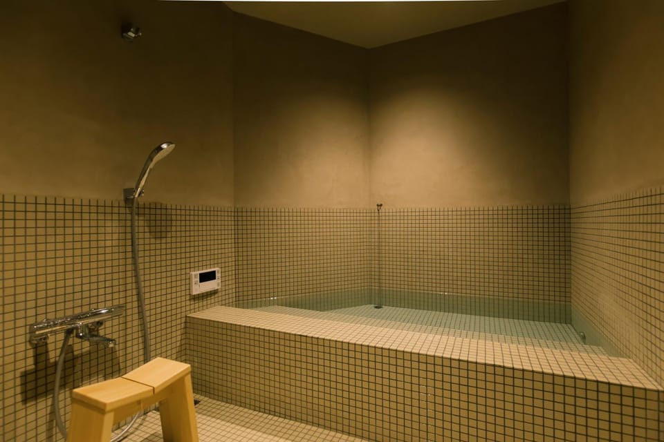 Shower, Bath