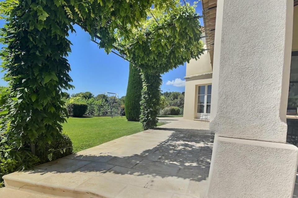 FRGK Pibonson Luxury Villa 7 Suites, Infinity Pool, Spa & Gym Near Cannes Villa in Mougins