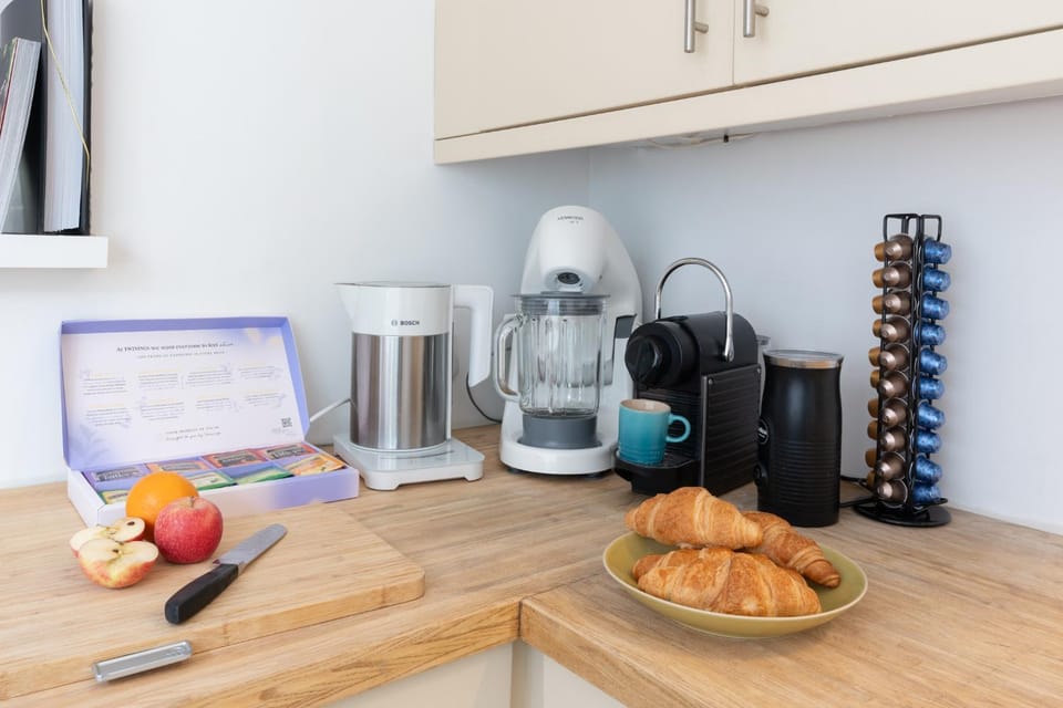 Coffee/tea facilities, kitchen