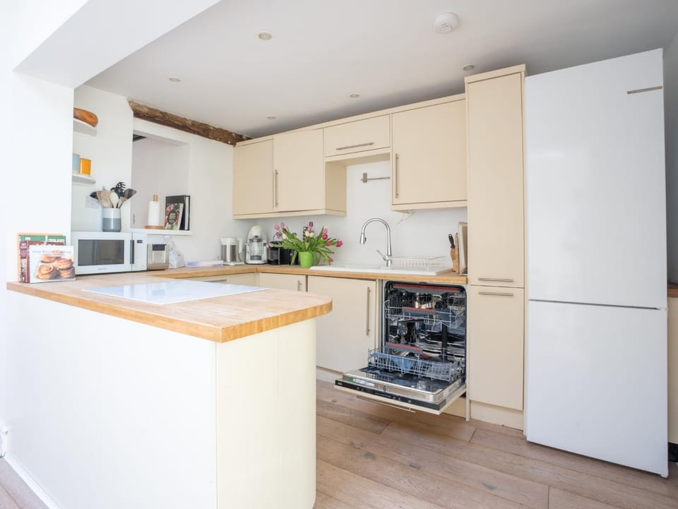 microwave, oven, stove, kitchen