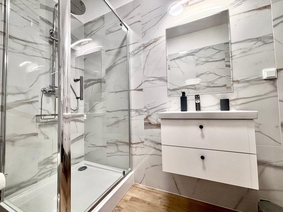 Shower, Bathroom