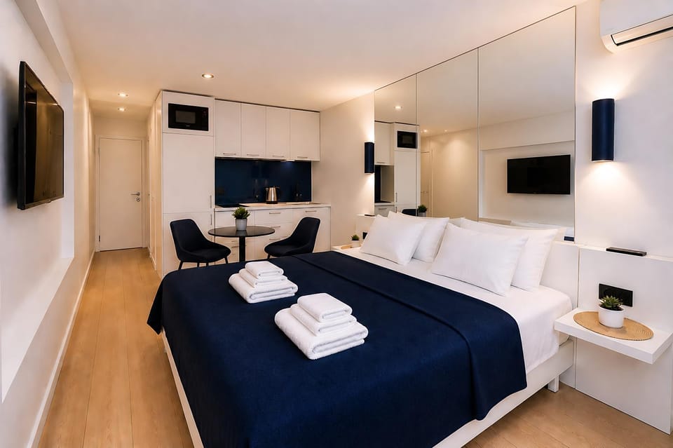 Communal lounge/ TV room, Bed, TV and multimedia, Living room, Photo of the whole room, Seating area, Evening entertainment, Bedroom, towels, air conditioner
