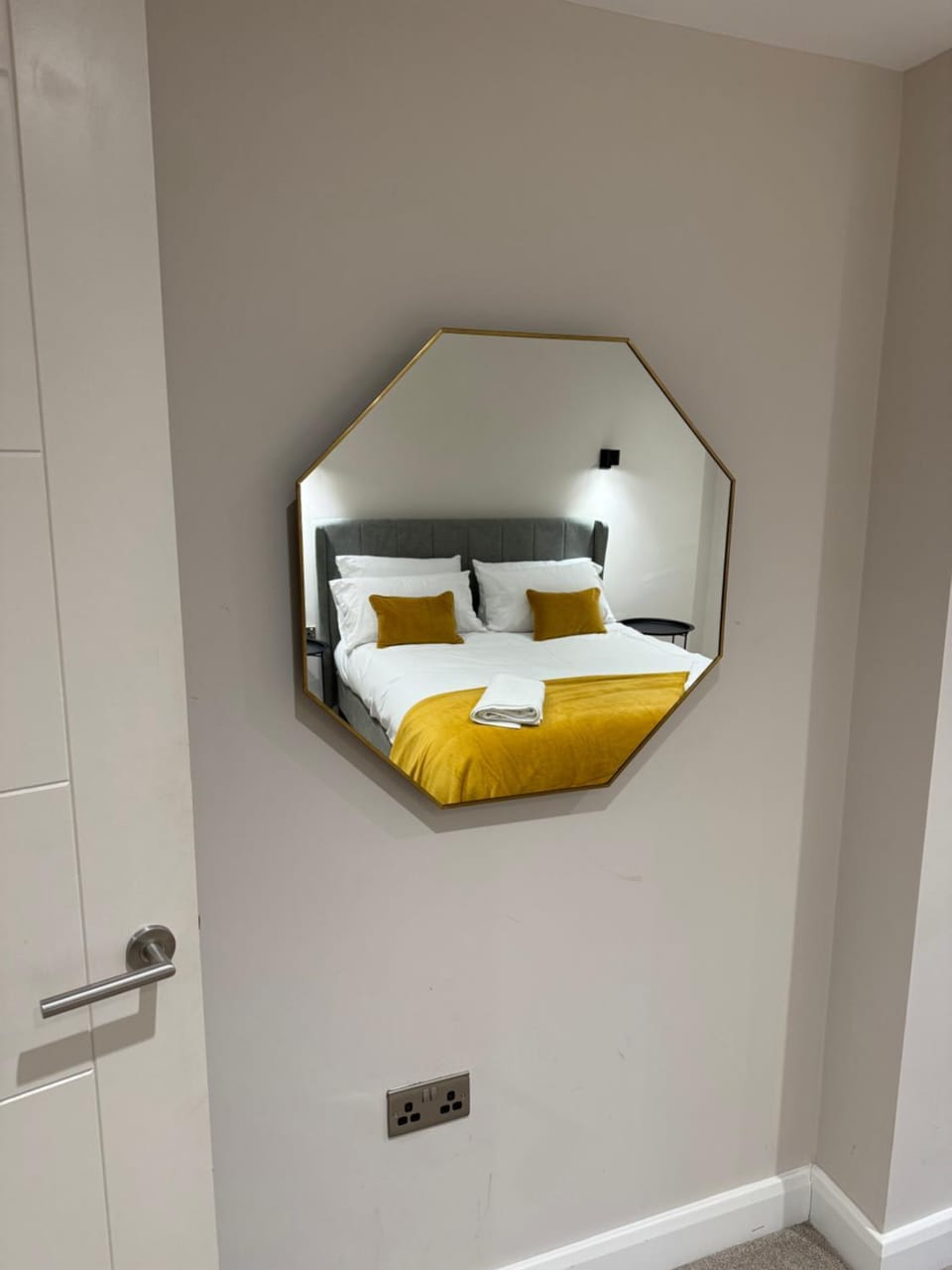 Spacious Modern Apartment, Close to Theatres Apartment in Leeds